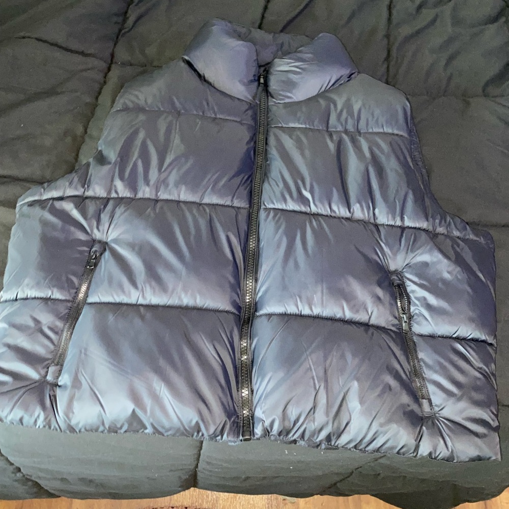 BLACK PUFFER VEST